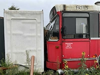 Vanhool autobus ingericht als frituur - afbeelding 2 van  21