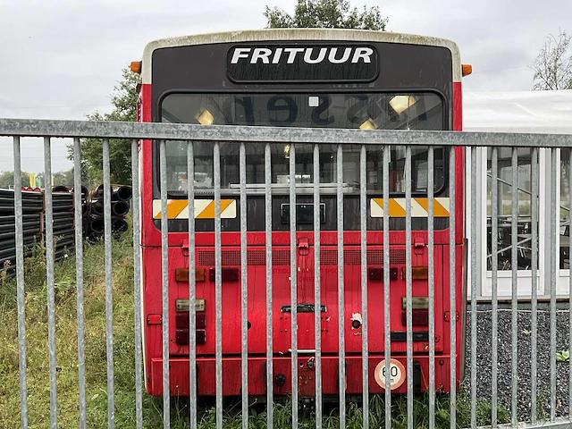 Vanhool autobus ingericht als frituur - afbeelding 3 van  21