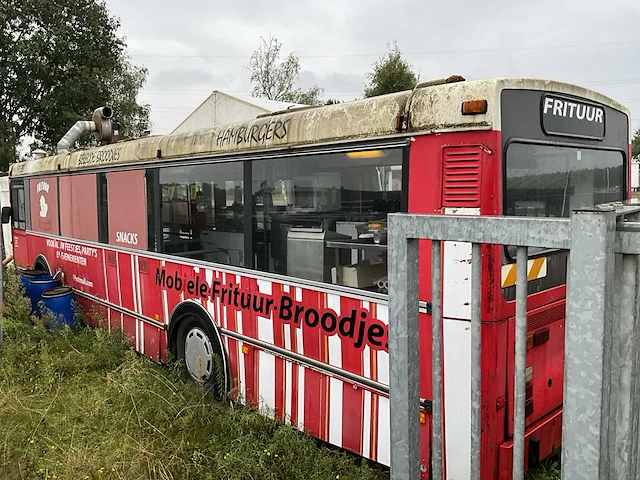 Vanhool autobus ingericht als frituur - afbeelding 4 van  21
