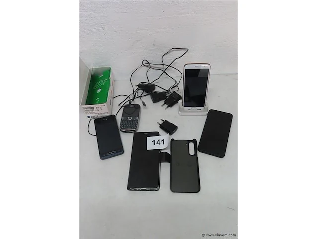 Varia gsm's, 4 stuks + toebehoren, oa doro, nokia - afbeelding 1 van  5