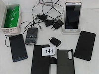 Varia gsm's, 4 stuks + toebehoren, oa doro, nokia - afbeelding 1 van  5