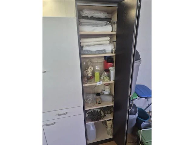 Varia in de kast - afbeelding 1 van  4