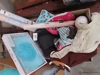Varia onder andere twistshake, behangpapier, verzorzingsmatjes etc. - afbeelding 1 van  4
