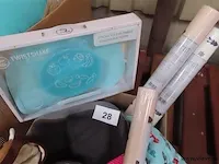 Varia onder andere twistshake, behangpapier, verzorzingsmatjes etc. - afbeelding 2 van  4