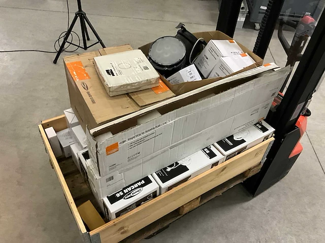 Various light equipment - afbeelding 9 van  18