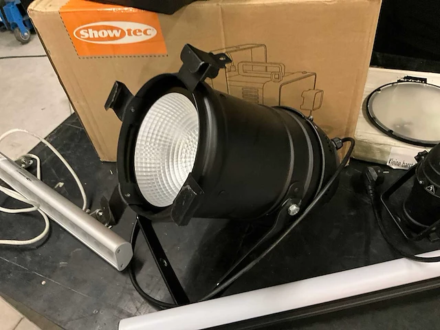 Various light equipment - afbeelding 13 van  18
