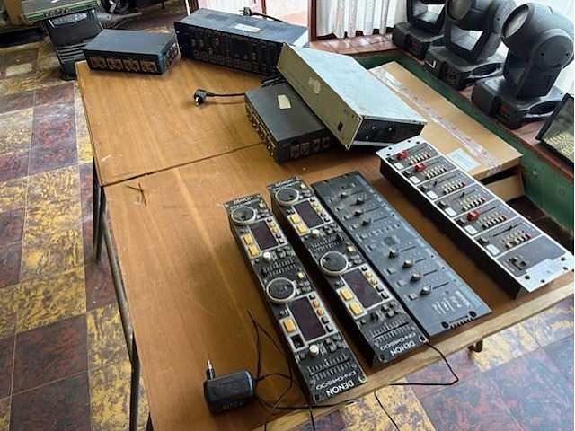 Various light equipment - afbeelding 2 van  7