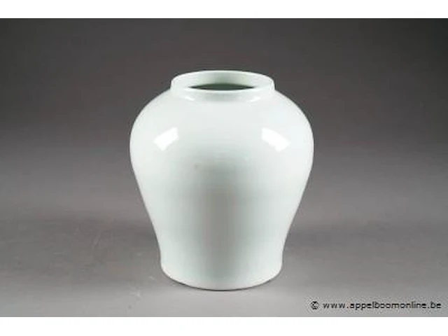 Vase en forme de jarre. porcelaine de chine à émail monochrome blanc. dehua - afbeelding 1 van  1