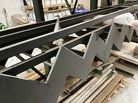 Vaste stalen trap - afbeelding 1 van  6