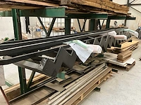 Vaste stalen trap - afbeelding 4 van  6