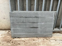 Vaste trap in metaal - afbeelding 2 van  7