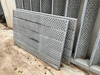 Vaste trap in metaal - afbeelding 3 van  7