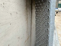 Vaste trap in metaal - afbeelding 4 van  7