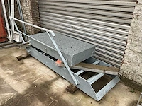 Vaste trap in metaal - afbeelding 2 van  7