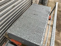 Vaste trap in metaal - afbeelding 7 van  7