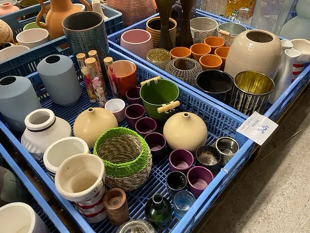 Vazen en bloempotjes - afbeelding 1 van  9