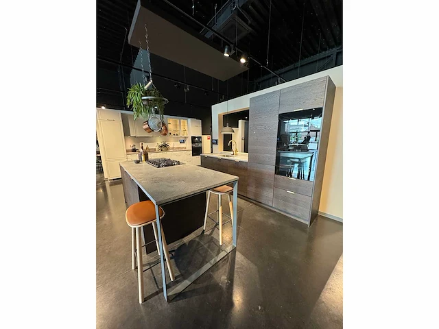 Veda dark oak fineer - kitchen arrangement - afbeelding 1 van  5