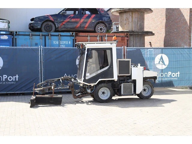 Veegmachine diesel - afbeelding 1 van  1