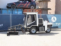 Veegmachine diesel - afbeelding 1 van  1