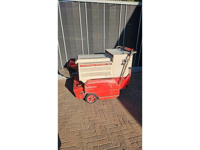 Veegmachine gutbrod - afbeelding 1 van  1