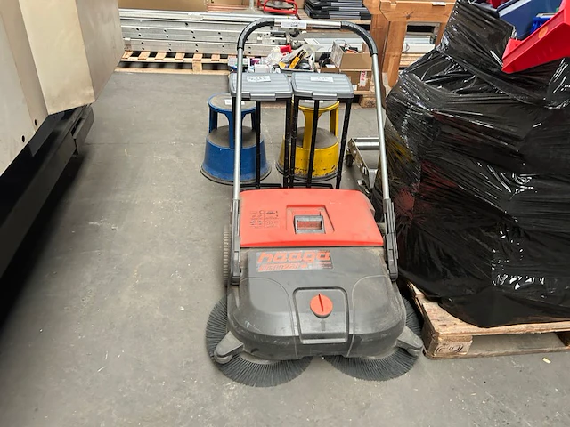 Veegmachine haaga - afbeelding 1 van  5