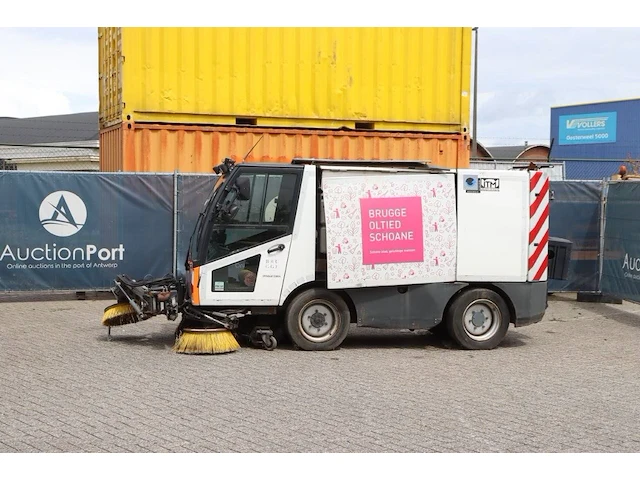 Veegmachine itm diesel - afbeelding 1 van  1