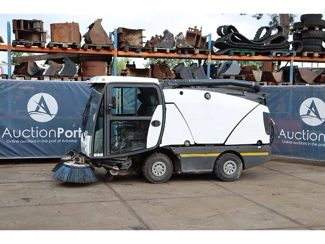 Veegmachine johnston 142a 101t diesel 2007 - afbeelding 1 van  1