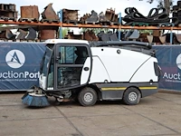 Veegmachine johnston 142a 101t diesel 2007 - afbeelding 1 van  1