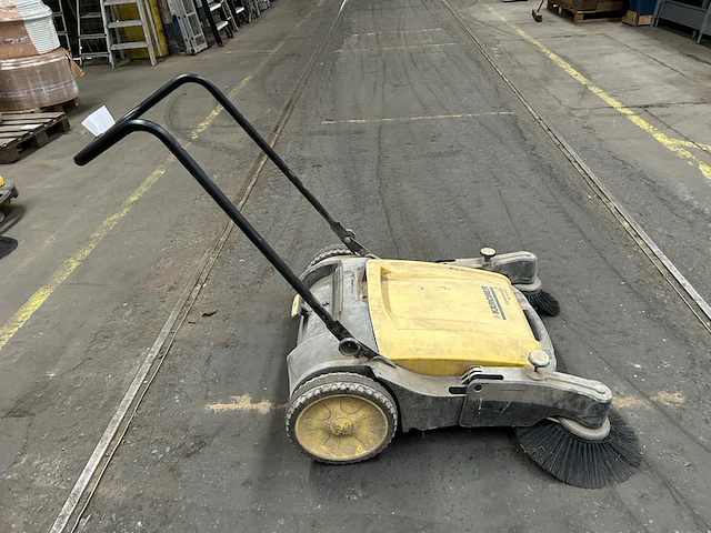 Veegmachine kärcher - afbeelding 1 van  7