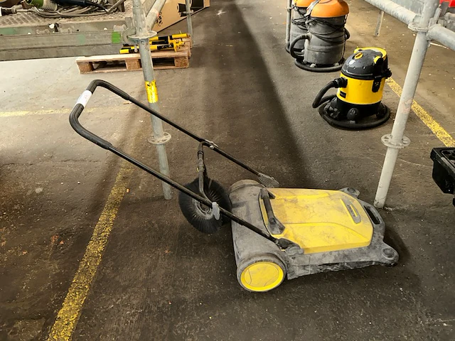 Veegmachine kärcher - afbeelding 1 van  4