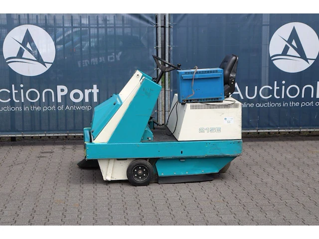 Veegmachine tennant 215e elektrisch - afbeelding 1 van  1
