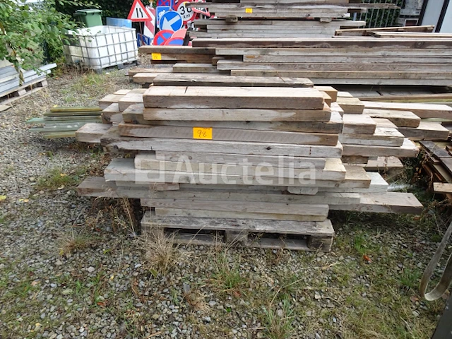 Veel verschillende planken, wiggen, houten planken - afbeelding 1 van  9