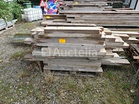 Veel verschillende planken, wiggen, houten planken - afbeelding 1 van  9