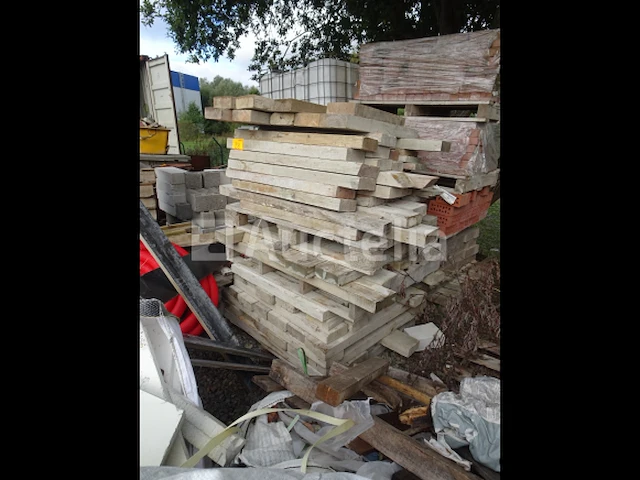 Veel verschillende planken, wiggen, houten planken - afbeelding 2 van  9
