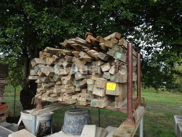 Veel verschillende planken, wiggen, houten planken - afbeelding 4 van  9