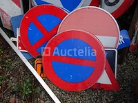 Veel verschillende verkeersborden - afbeelding 7 van  8