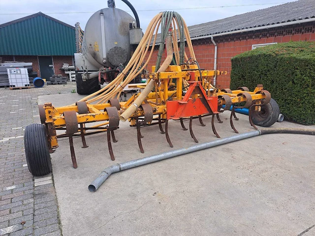 Veenhuis cultivator + fronttank voor groenbemesting - afbeelding 1 van  7