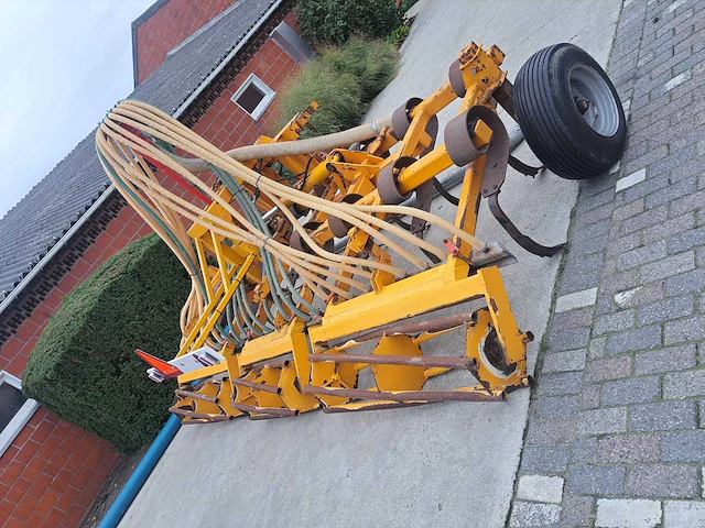 Veenhuis cultivator + fronttank voor groenbemesting - afbeelding 2 van  7