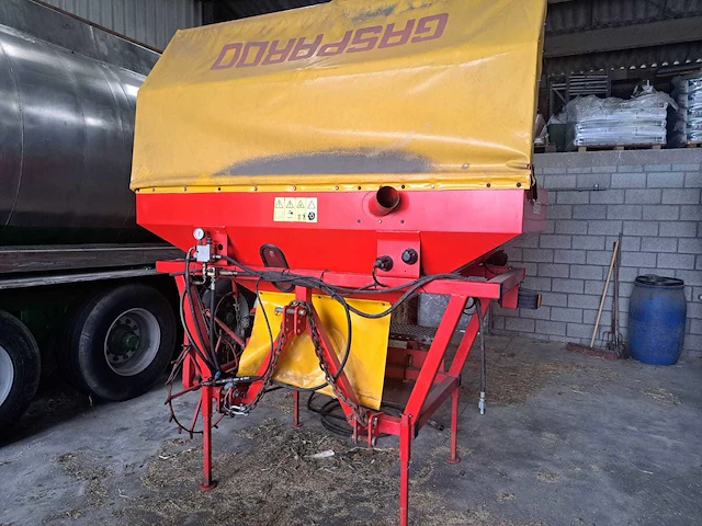 Veenhuis cultivator + fronttank voor groenbemesting - afbeelding 4 van  7