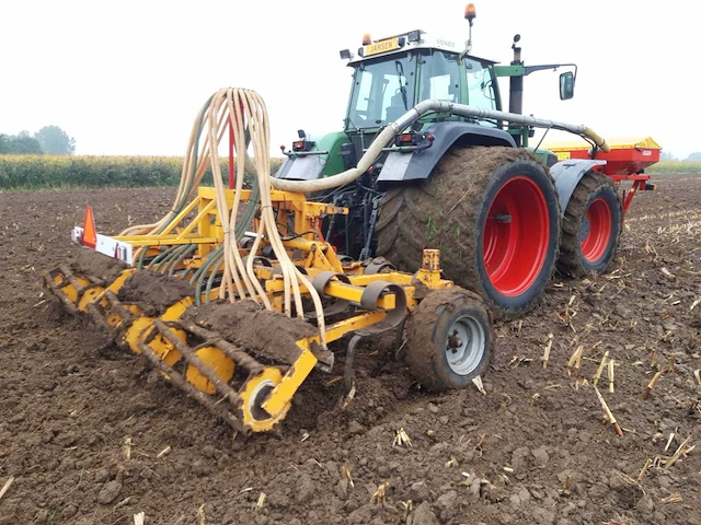 Veenhuis cultivator + fronttank voor groenbemesting - afbeelding 6 van  7