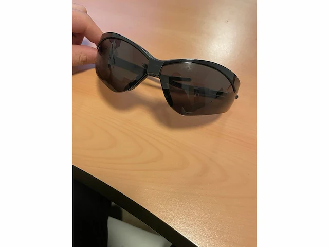 Veiligheidsbrillen 100st zwart z - afbeelding 1 van  3
