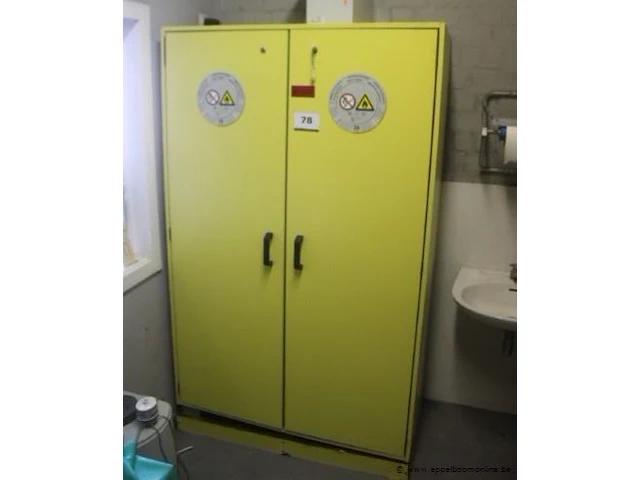 Veiligheidskast met verluchting afm 1200x615x1968mm - afbeelding 1 van  1