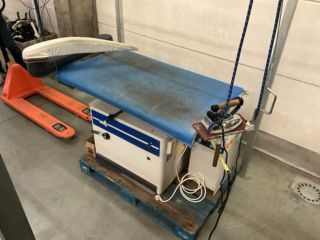 Veit strijktafel met stoomstrijkijzer - afbeelding 1 van  5