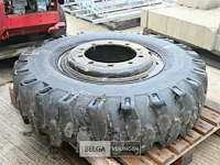 Velg + band van jcb bandenkraan - afbeelding 1 van  4