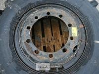 Velg + band van jcb bandenkraan - afbeelding 3 van  4