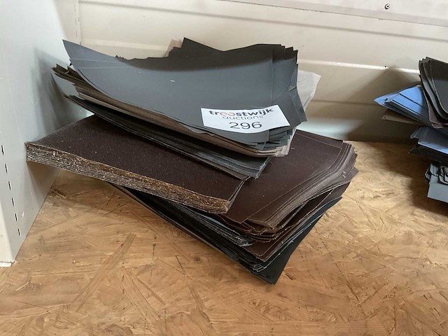 Vellen schuurpapier - afbeelding 2 van  4