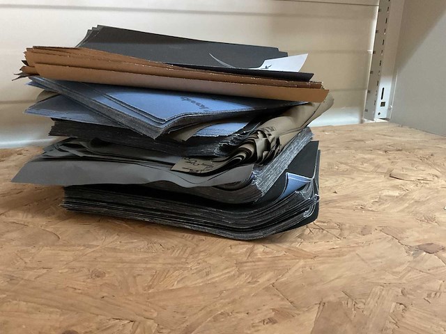 Vellen schuurpapier - afbeelding 2 van  4