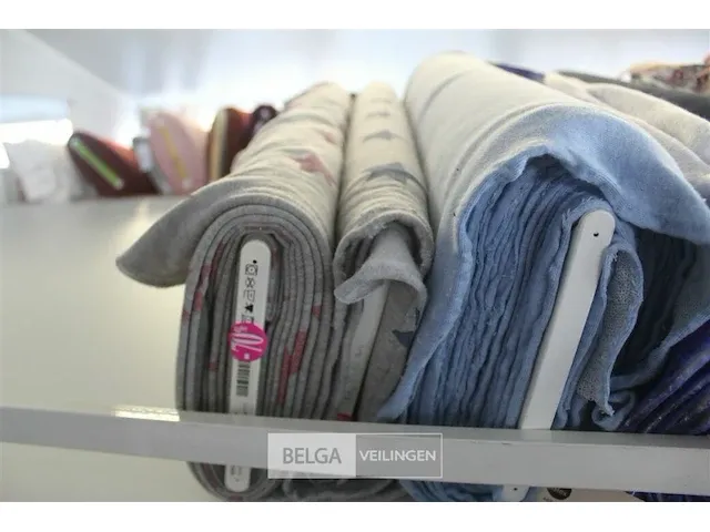 Velour & sweater stof op rol/houder - afbeelding 2 van  5