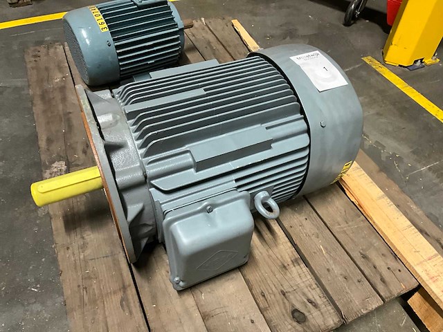 Vem 15 kw type mb5 380/660 v ip55f elektromotor - afbeelding 1 van  4