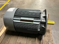 Vem 15 kw type mb5 380/660 v ip55f elektromotor - afbeelding 3 van  4